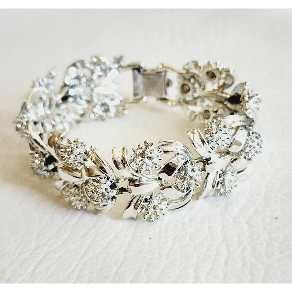 CORO Pegasus Signed Pinecorn Leaf Silver Tone 7.5” Vintage Ladies Bracelet